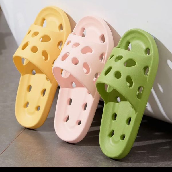 Hollow-Out Quick-Dry Bathroom Slides